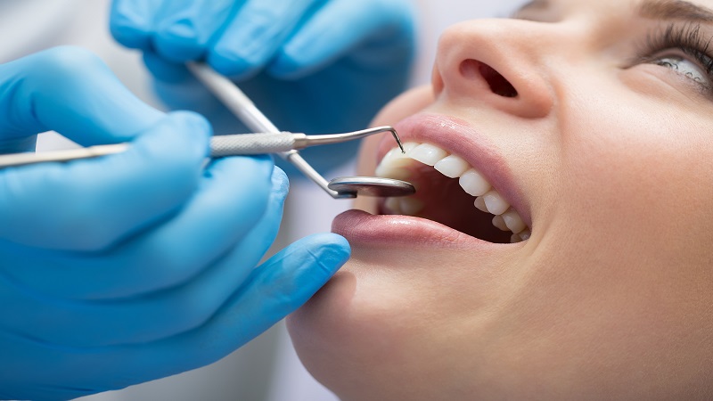 بهترین دندانپزشک اصفهان بی دندانی و طرح درمان های مناسب