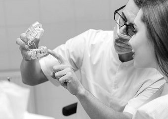 بهترین دندانپزشک اصفهان درمان نکردن لق شدن ایمپلنت