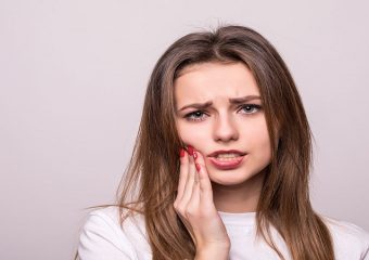 بهترین ایمپلنت اصفهان | پیشگیری و درمان درد لثه