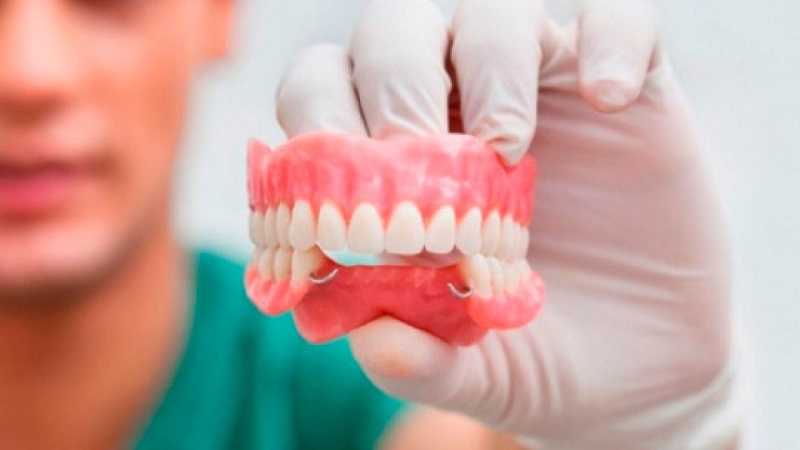مراقبت از پروتز متحرک دندان | بهترین ایمپلنت اصفهان