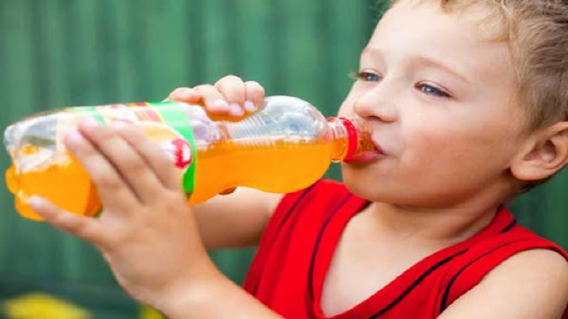 نوشیدنی های مضر برای دندان کودک | بهترین ایمپلنت اصفهان