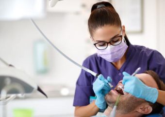 ویژگی های یک متخصص اندو چیست؟ | بهترین ایمپلنت اصفهان