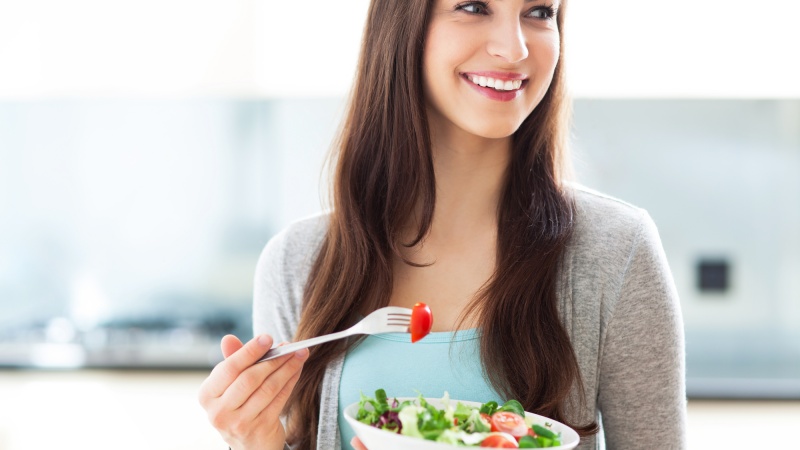 رژیم غذایی مناسب پس از ایمپلنت | بهترین دندانپزشک اصفهان