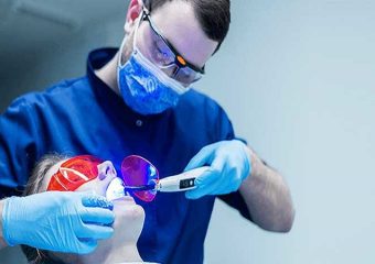 آشنایی با مزایا و عوارض ایمپلنت لیزری | بهترین دندانپزشک اصفهان