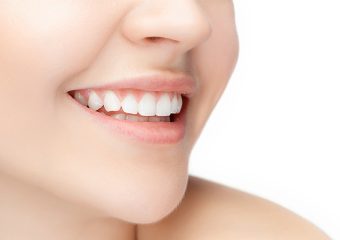 کاربردها و مزایت های ایمپلنت تیتانیوم و زیرکونیا | بهترین دندانپزشک اصفهان