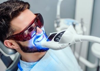 بهترین ایمپلنت اصفهان | بهترین دندانپزشک زیبایی اصفهان | دکتر ندا مکانیک | امکان اعتیاد آور بودن بلیچینگ دندان | بهترین دندانپزشک زیبایی اصفهان