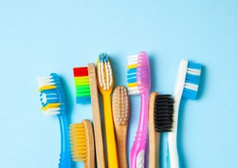 آموزش پاکسازی مسواک | بهترین دندانپزشک زیبایی اصفهان