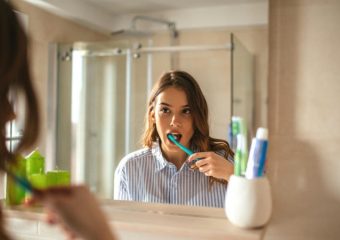 بهترین ایمپلنت اصفهان | بهترین دندانپزشک زیبایی اصفهان | دندانپزشک اصفهان| دندانپزشک کودکان اصفهان | مسواک زدن با آب نمک