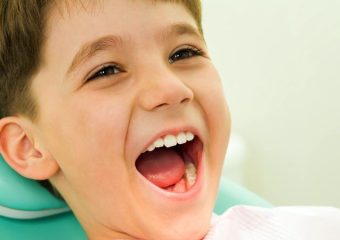 درمان سیاه شدن دندان کودک | بهترین دندانپزشک اصفهان