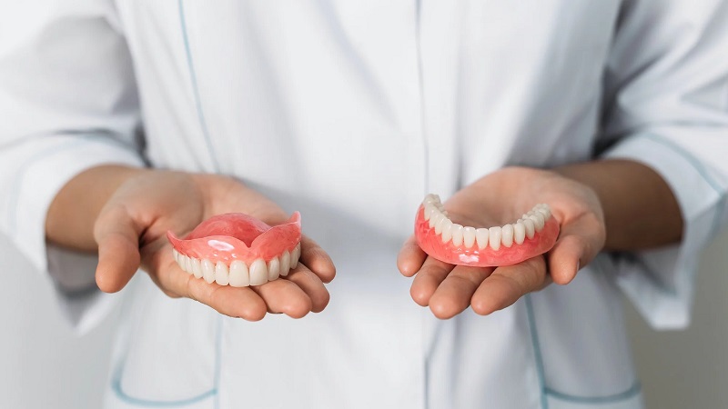 مقایسه ایمپلنت دندان با پروتز دندان و پل دندان | بهترین دندانپزشک اصفهان