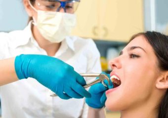 عوارض نکشیدن به موقع دندان عقل | بهترین دندانپزشک زیبایی اصفهان | دکتر ندا مکانیک