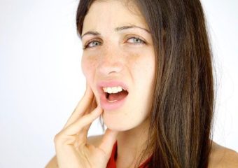 بهترین ایمپلنت اصفهان | بهترین دندانپزشک زیبایی اصفهان | علائم رسیدن دندان به عصب | بهترین دندانپزشک اصفهان | دکتر ندا مکانیک