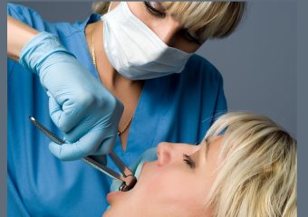 بهترین ایمپلنت اصفهان | علل اهمیت جراحی نهفتگی دندان | بهترین دندانپزشک زیبایی اصفهان | دکتر ندا مکانیک