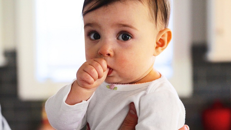 بهترین ایمپلنت اصفهان | بهترین دندانپزشک زیبایی اصفهان | پیشگیری از مکیدن انگشت شست توسط کودک | بهترین دندانپزشک کودکان اصفهان | دکتر ندا مکانیک