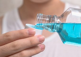 بهترین ایمپلنت اصفهان | بهترین دندانپزشک زیبایی اصفهان | نکاتی برای استفاده از دهانشویه بعد از مسواک | بهترین دندانپزشک اصفهان | دکتر ندا مکانیک