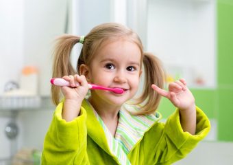 بهترین ایمپلنت اصفهان | بهترین دندانپزشک زیبایی اصفهان | نکاتی برای شروع مسواک زدن در کودکان | بهترین دندانپزشک کودکان اصفهان | دکتر ندا مکانیک