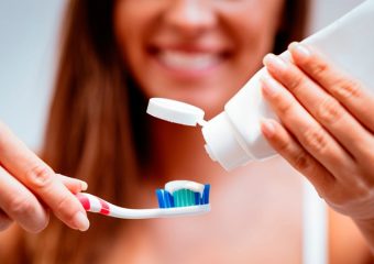 بهترین ایمپلنت اصفهان | بهترین دندانپزشک زیبایی اصفهان | علل اهمیت زمان مسواک زدن | بهترین دندانپزشک کودکان اصفهان | دکتر ندا مکانیک