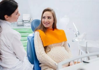 بهترین ایمپلنت اصفهان | بهترین دندانپزشک زیبایی اصفهان | عوارض رایج بارداری بر سلامت دهان و دندان | بهترین دندانپزشک اصفهان | دکتر ندا مکانیک