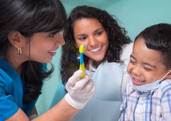 بهترین ایمپلنت اصفهان | بهترین دندانپزشک اصفهان | بهبود بهداشت دهان و دندان کودکان | بهترین دندانپزشک کودکان اصفهان | دکتر ندا مکانیک