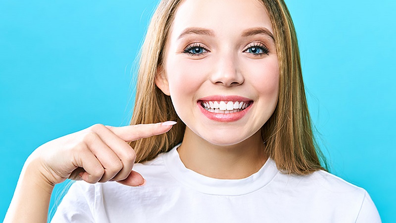 بهترین ایمپلنت اصفهان | بهترین دندانپزشک زیبایی اصفهان | دکتر ندا مکانیک | مزایای لمینت سرامیکی در اصلاح طرح لبخند | بهترین دندانپزشک اصفهان | دکتر ندا مکانیک