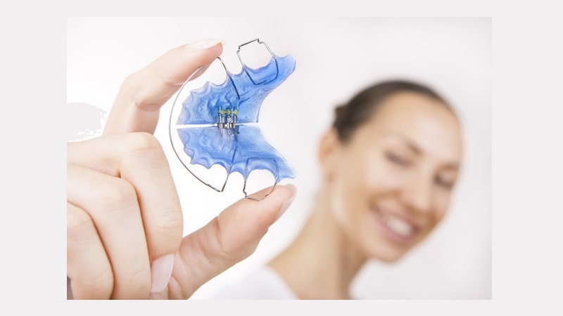 موارد مهم هنگام استفاده از نگهدارنده | بهترین ایمپلنت اصفهان | بهترین دندانپزشک اصفهان | دکتر ندا مکانیک