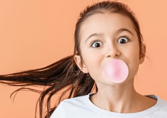 بهترین ایمپلنت اصفهان | بهترین دندانپزشک اصفهان | جویدن آدامس و سلامت دهان و دندان کودکان | بهترین دندانپزشک کودکان اصفهان | دکتر ندا مکانیک