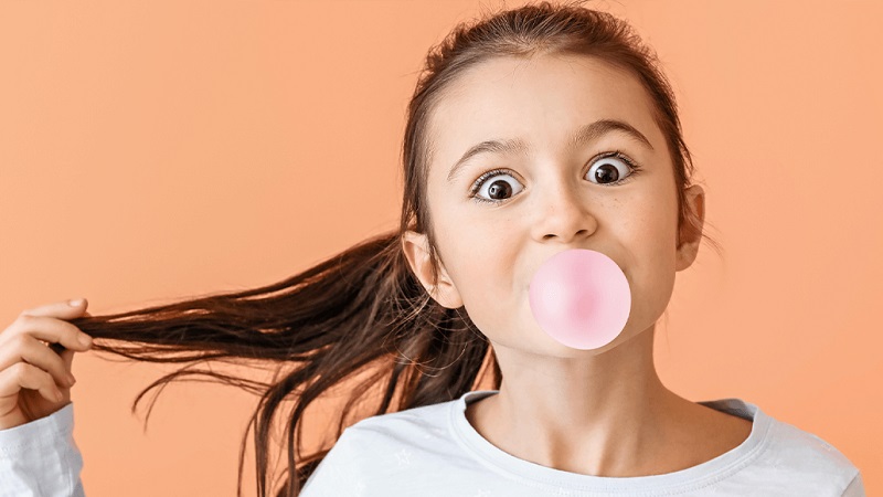 جویدن آدامس و سلامت دهان و دندان کودکان | بهترین دندانپزشک کودکان اصفهان | دکتر ندا مکانیک