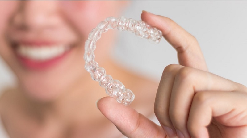 بهترین ایمپلنت اصفهان | فاکتورهای تعیین‌کننده طول دوره درمان ارتودنسی نامرئی | بهترین دندانپزشک زیبایی اصفهان | دکتر ندا مکانیک