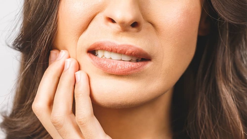 بهترین ایمپلنت اصفهان | بهترین دندانپزشک زیبایی اصفهان | دکتر مکانیک | بهترین دندانپزشک اصفهان | بهترین دندانپزشک کودکان اصفهان |  مدیریت درد و عفونت با آنتی‌بیوتیک‌ها و داروهای ضدالتهابی پس از ایمپلنت | بهترین ایمپلنت اصفهان | دکتر ندا مکانیک