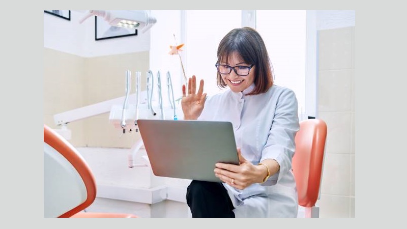 مشاوره آنلاین با دندان‌پزشک | بهترین دندانپزشک زیبایی اصفهان | بهترین ایمپلنت اصفهان | دکتر ندا مکانیک