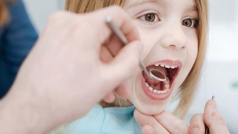 ارتباط بین عادات پارافانکشنال و آسیب‌های اکلوزالی در کودکان | بهترین دندانپزشک کودکان اصفهان | دکتر ندا مکانیک