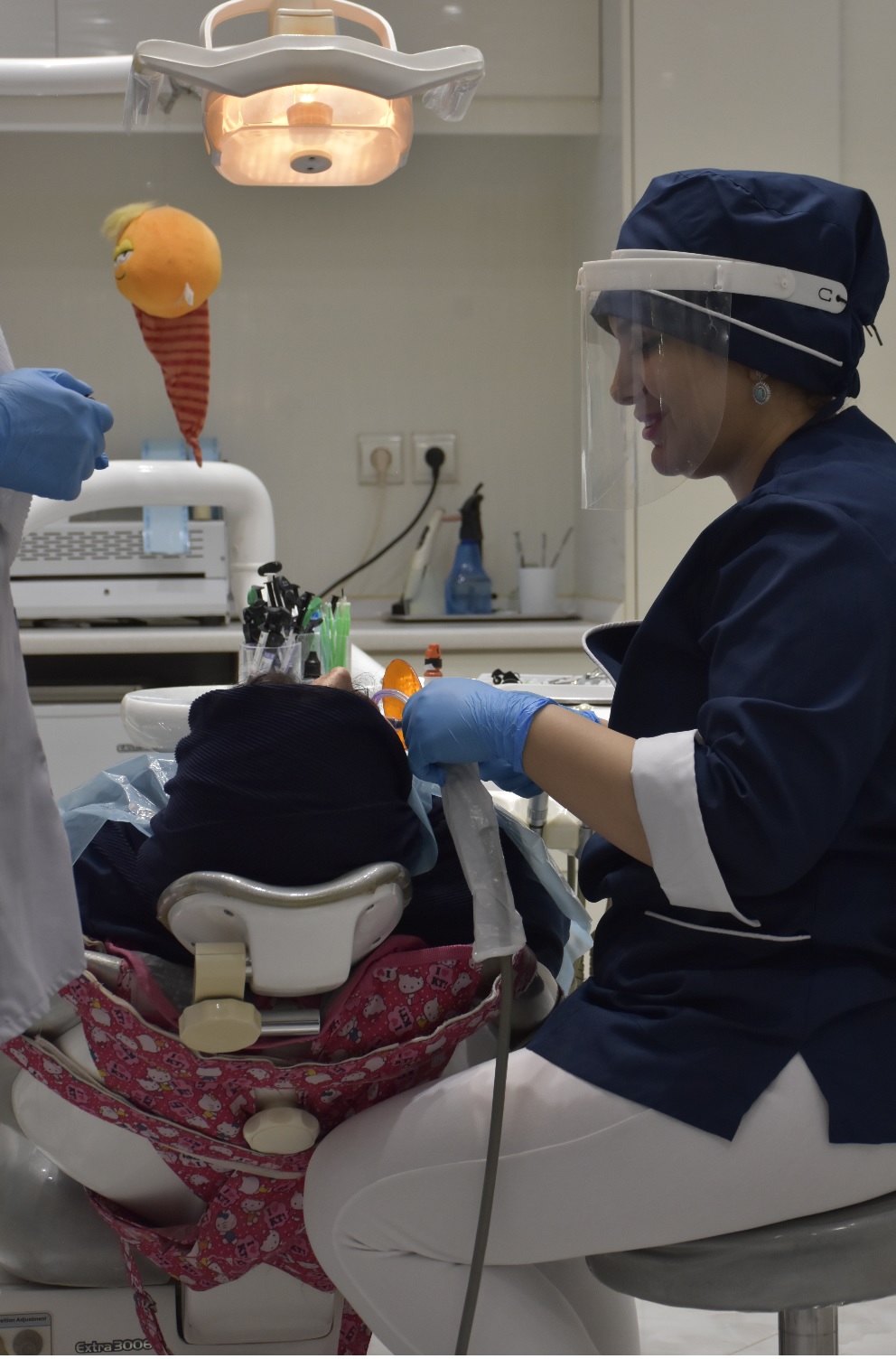 تیم مطب دکتر ندا مکانیک بهترین دندانپزشک اصفهان بهترین دندانپزشک زیبایی اصفهان بهترین ایمپلنت اصفهان