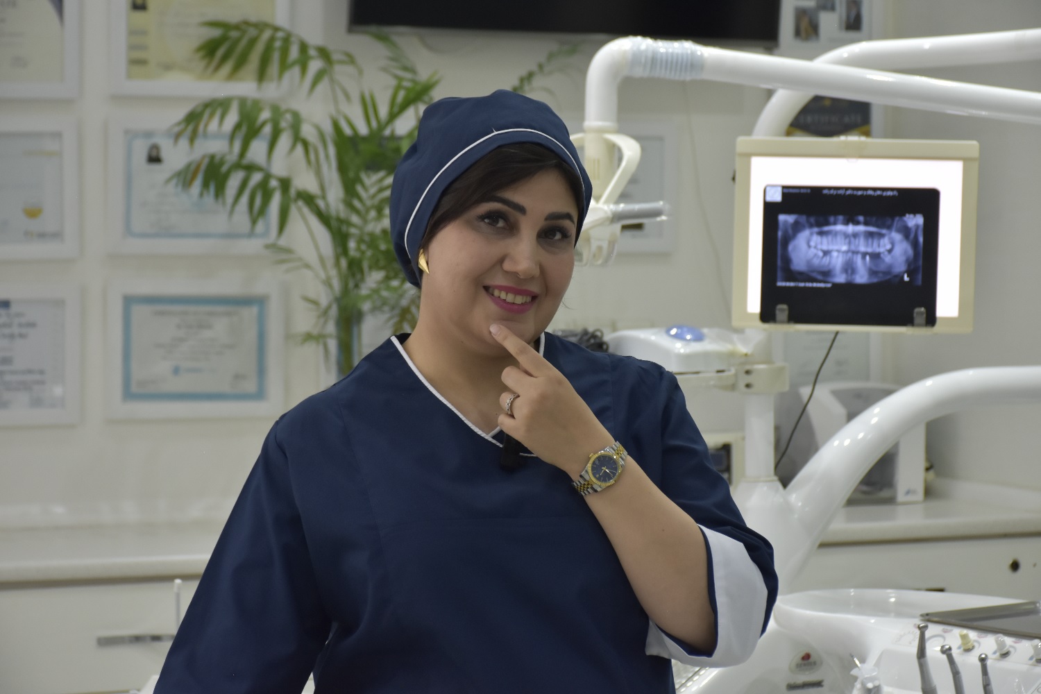 تیم مطب دکتر ندا مکانیک بهترین دندانپزشک اصفهان بهترین دندانپزشک زیبایی اصفهان بهترین ایمپلنت اصفهان