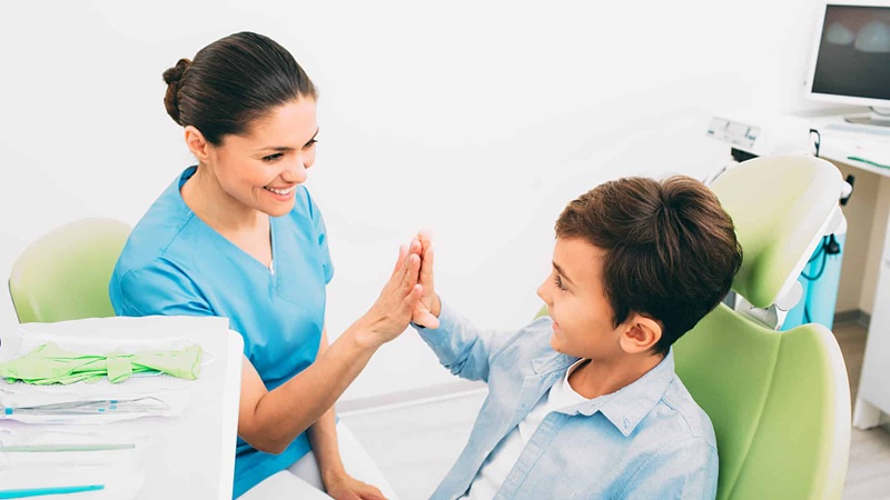 بهترین ایمپلنت اصفهان | بهترین دندانپزشک زیبایی اصفهان | دکتر مکانیک | بهترین دندانپزشک اصفهان | بهترین دندانپزشک کودکان اصفهان | مدیریت رفتار در دندانپزشکی کودکان مبتلا به اختلالات اوتیسم و ADHD