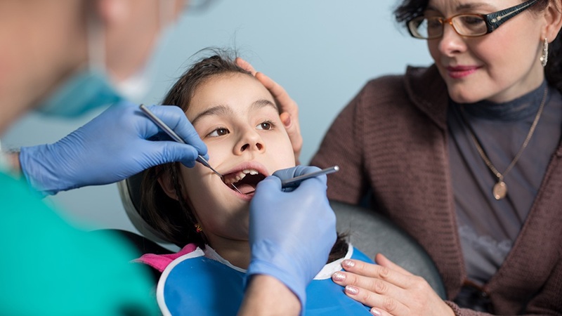 بهترین ایمپلنت اصفهان | بهترین دندانپزشک زیبایی اصفهان | دکتر مکانیک | بهترین دندانپزشک اصفهان | بهترین دندانپزشک کودکان اصفهان | راهنمای والدین برای مدیریت اورژانس‌های دندانی کودک