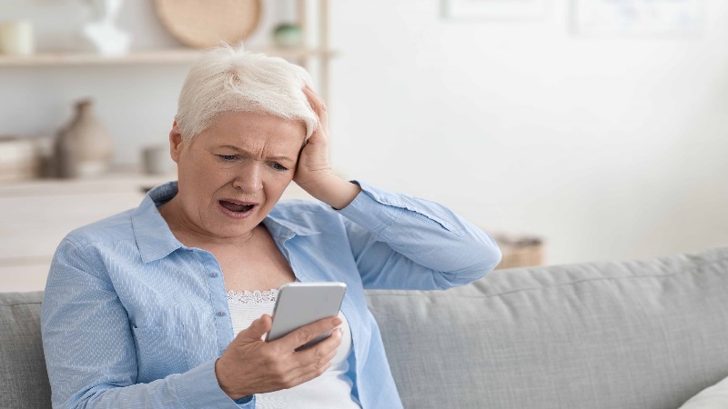 بهترین ایمپلنت اصفهان | بهترین دندانپزشک زیبایی اصفهان | دندانپزشک اصفهان| دندانپزشک کودکان اصفهان | آیا سرگیجه بعد از ایمپلنت دندان طبیعی و گذرا است؟