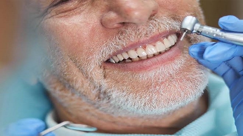 تکنیک‌های نوین برای ایمپلنت دندان موفق در سنین بالا